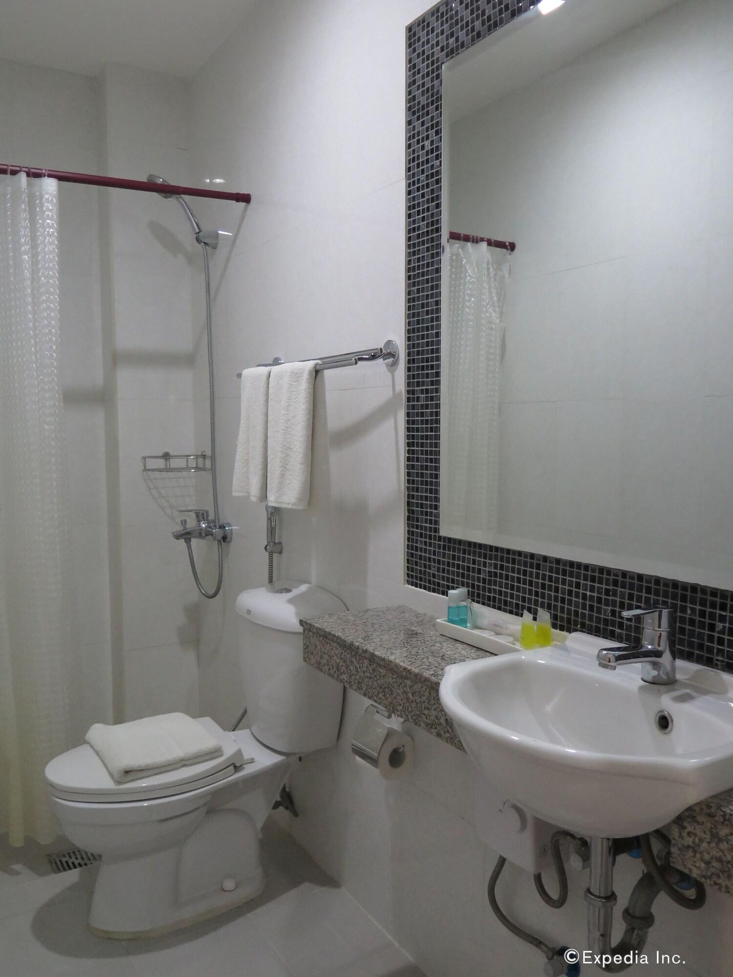 717 Cesar Place Hotel Tagbilaran Eksteriør bilde