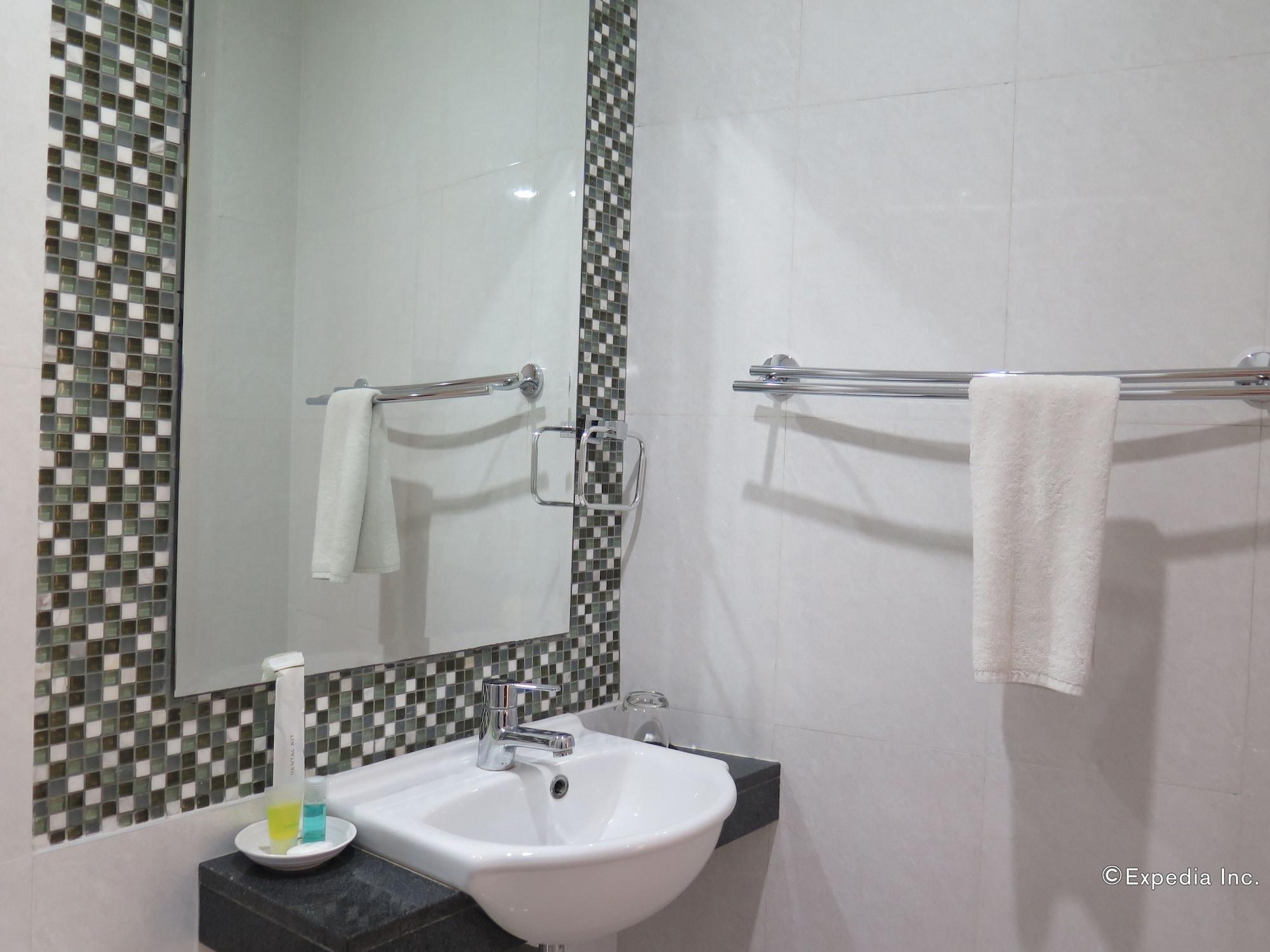 717 Cesar Place Hotel Tagbilaran Eksteriør bilde